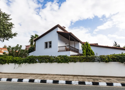 Casa para 2 400 euro por mes en Pafos, Chipre