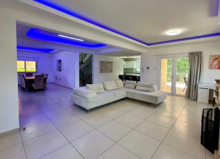Maison pour 7 500 Euro par mois à Agios Tychon, Chypre