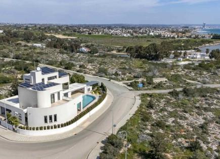 Flat for 3 250 000 euro in Famagusta, Cyprus