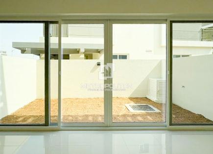 Townhouse for 534 356 euro in Dubai, UAE
