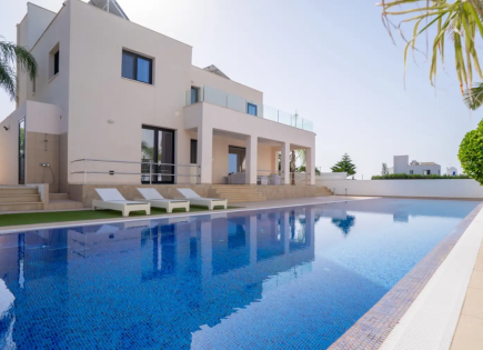 House for 8 000 euro per month in Paphos, Cyprus