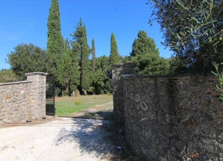 Terreno per 1 100 000 euro a Corfù, Grecia