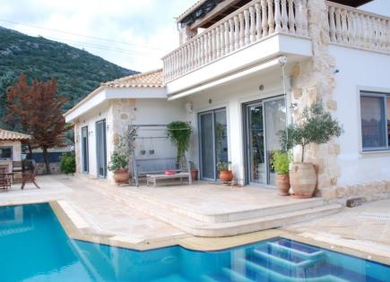 Villa for 2 200 000 euro in Attica, Greece