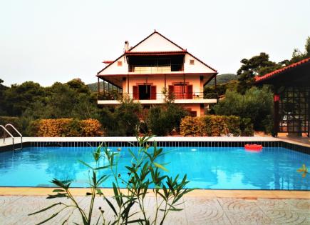 Villa per 610 000 euro a Loutraki, Grecia