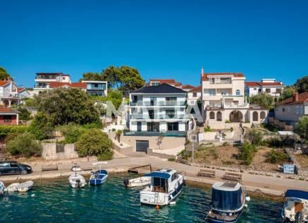 Villa für 1 900 000 euro in Rogoznica, Kroatien