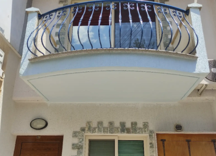 Maison pour 221 000 Euro à Moniatis, Chypre