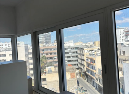 Apartamento para 450 000 euro en la playa de Finikoudes, Chipre