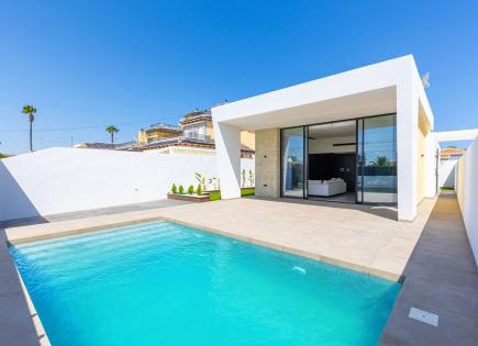 Villa for 700 000 euro in Torrevieja, Spain