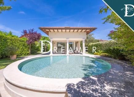 Villa for 3 300 000 euro in Forte dei Marmi, Italy