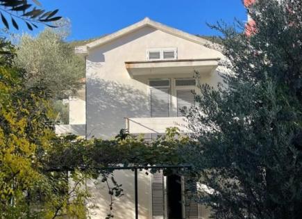 Casa para 370 000 euro en Petrovac, Montenegro