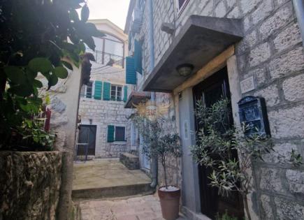 Haus für 250 000 euro in Kotor, Montenegro