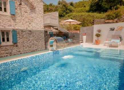 Casa per 1 200 000 euro a Tivat, Montenegro