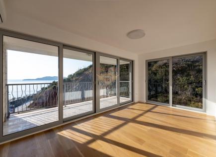 Flat for 460 000 euro in Przno, Montenegro