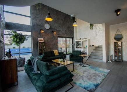 Casa per 2 500 000 euro a Kotor, Montenegro