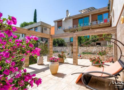 Villa per 1 800 000 euro a Becici, Montenegro