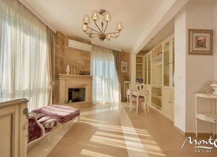 Apartment für 600 000 euro in Becici, Montenegro