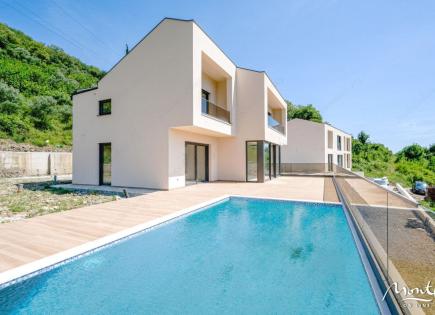 Villa per 1 100 000 euro a Tivat, Montenegro
