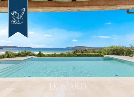 Villa for 2 450 000 euro in San Teodoro, Italy