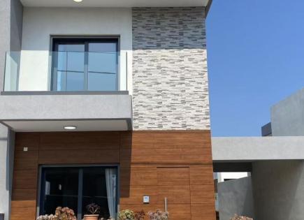 Casa para 2 600 euro por mes en Agios Athanasios, Chipre