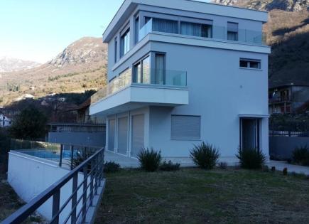 Villa per 630 000 euro a Risan, Montenegro
