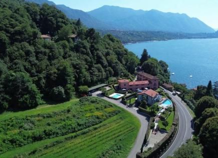 Land for 2 750 000 euro in Varese, Italy