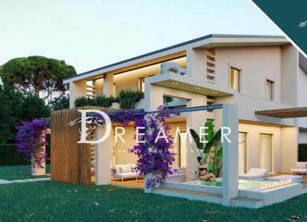 Townhouse per 2 250 000 euro a Forte dei Marmi, Italia