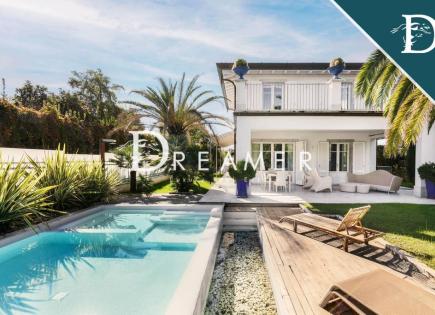 Villa per 3 500 000 euro a Forte dei Marmi, Italia