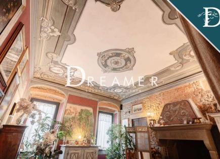 Appartamenti per 1 600 000 euro a Firenze, Italia