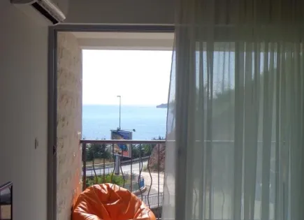 Flat for 220 000 euro in Przno, Montenegro