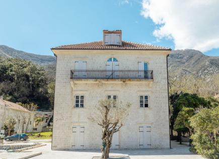 Villa per 2 250 000 euro a Perzagno, Montenegro