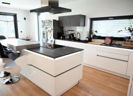 Haus für 1 050 000 euro in Ljubljana, Slowenien