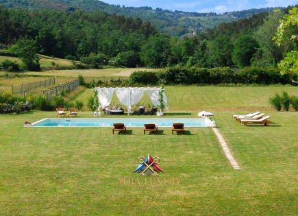 Villa per 1 550 000 euro a Lucca, Italia