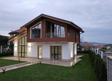 Casa per 235 000 euro a Tankovo, Bulgaria