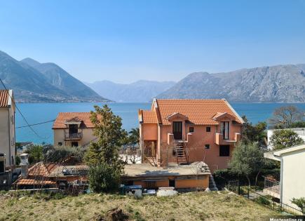 Grundstück für 545 000 euro in Dobrota, Montenegro