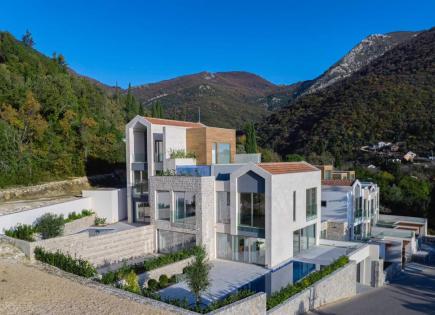 Villa per 610 000 euro a Tivat, Montenegro