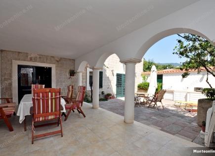 Villa for 1 400 000 euro in Herceg-Novi, Montenegro