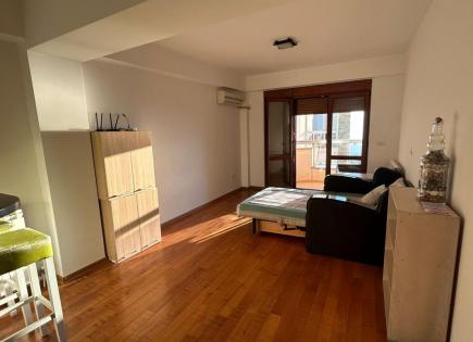 Flat for 125 000 euro in Dobra Voda, Montenegro