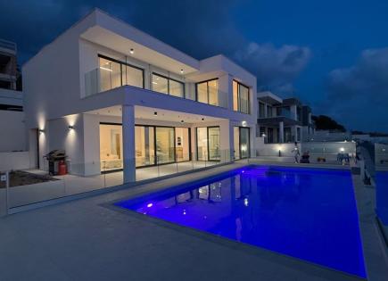 Villa for 1 595 000 euro in Paphos, Cyprus