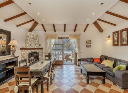 Apartamento para 320 000 euro en Kostanjica, Montenegro
