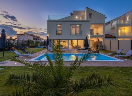 Villa per 686 000 euro a Parenzo, Croazia