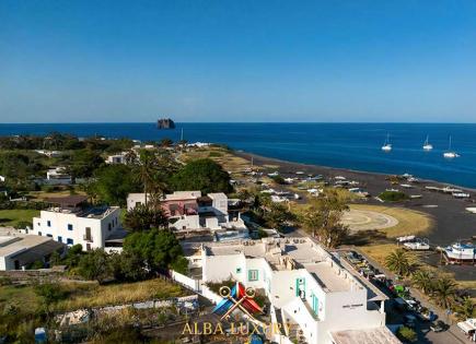Villa para 3 100 000 euro en Lipari, Italia