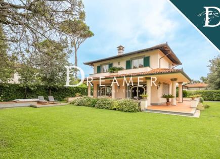 Villa for 4 700 000 euro in Forte dei Marmi, Italy
