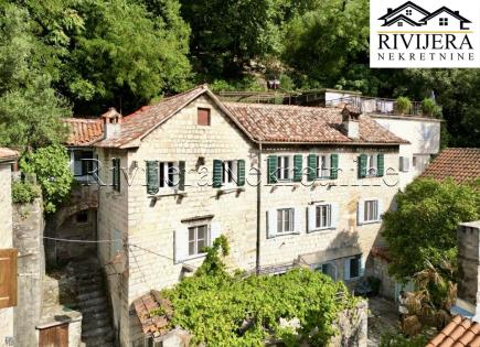 Wohnung für 525 000 euro in Kotor, Montenegro