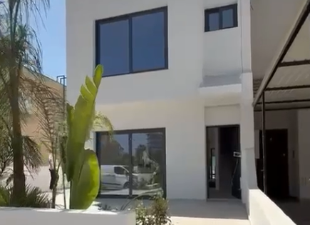 Haus für 4 000 euro pro Monat in Germasogeia, Zypern