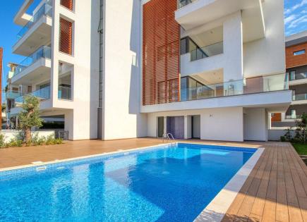 Apartment für 3 700 euro pro Monat in Germasogeia, Zypern