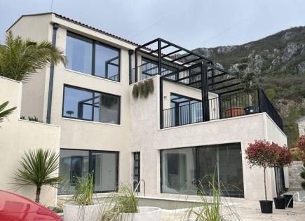 Villa per 1 800 000 euro a Pržno, Montenegro