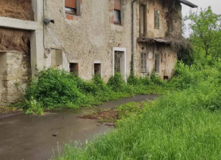 Haus für 100 000 euro in Ilirska Bistrica, Slowenien
