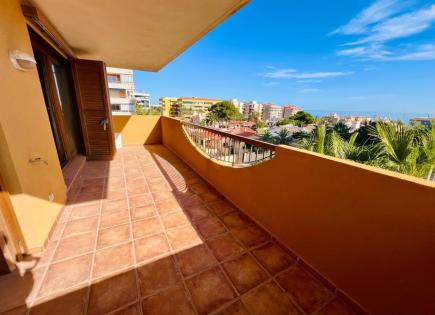 Flat for 300 000 euro in Punta Prima, Spain