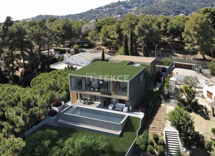Villa for 2 200 000 euro in Premia de Dalt, Spain