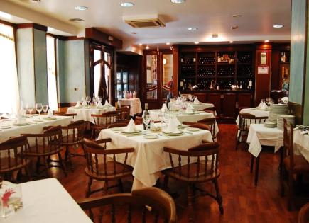 Cafe, restaurant for 3 072 000 euro in Madrid, Spain